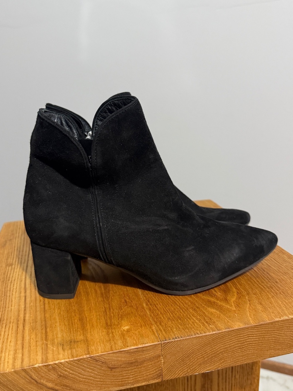 Title: Aquatalia Black Suede Ankle Boots Womens 7.5 Block Heel Side Zip Booties